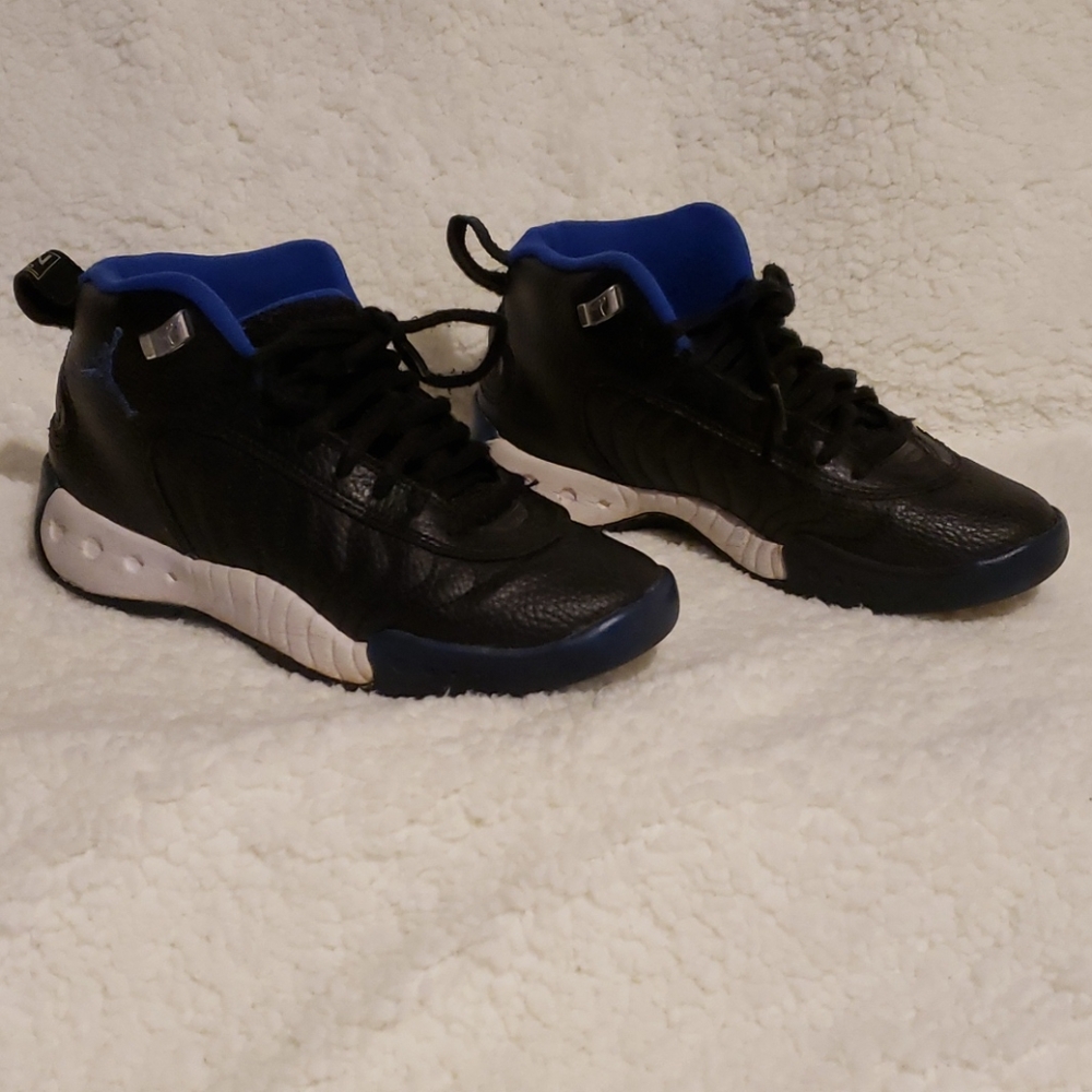 Kids sneakers